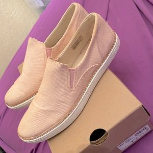 Ugg Size 7 slide on uggs